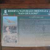 ...una casa in legno che contiene numerosi cartelli e fotografie che indicano le varie specie che � possibile incontrare nell�oasi